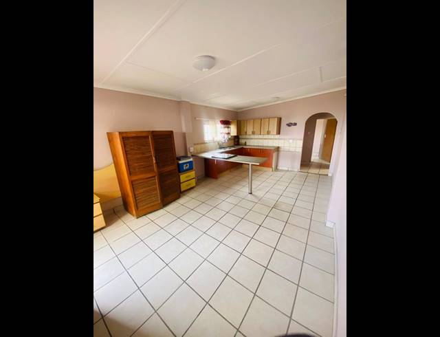 2 BEDROOM PROPERTY TO RENT IN MANABA BEACH